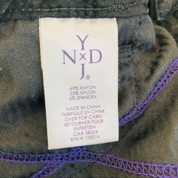 NYDJ black velvet flocked damask pants with stretch size 8 - Picture 8 of 8